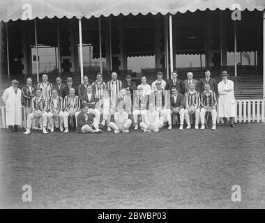 Surrey Club and Ground versus Wanderers au terrain ovale Cricket Pitch Londres 25 juillet 1922 Banque D'Images