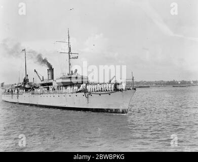 Visite des cadets de la marine française à Portsmouth . Marins français sur le navire de guerre somme . 27 août 1923 Banque D'Images