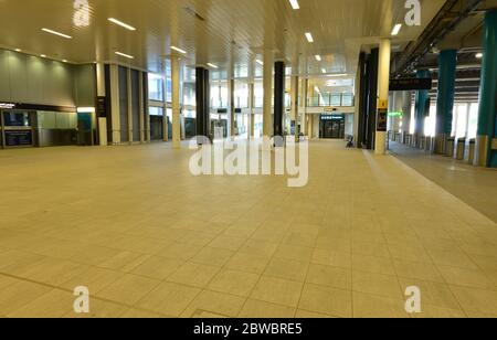 Le terminal sud vide de Londres Gatwick Banque D'Images