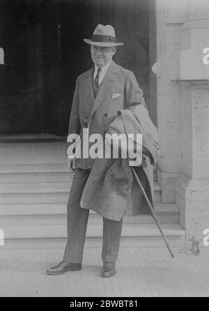 Thomas W Lamont associé de la société Pierpont Morgan , qui est déclaré en Italie dans le cadre d'un prêt , à l'Hôtel Excelsior , Naples, 25 avril 1925 Banque D'Images
