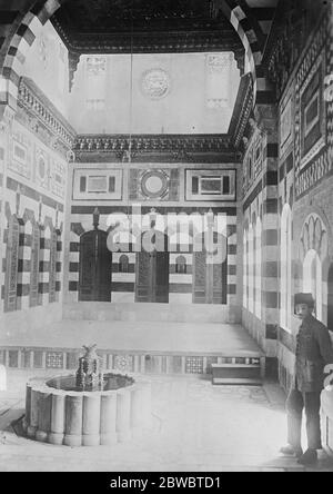 Damas en ruines : rapport arabe sensationnel . Le Palais Azm , la salle de réception . 27 octobre 1925 Banque D'Images