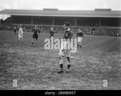 Match de rugby entre la Marine et l'Armée à Twickenham . Guardsman Powell le seul joueur de l'équipe de l'Armée qui n'était pas officier . 7 mars 1925 Banque D'Images