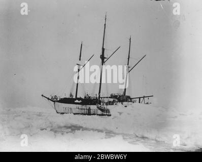 Tentative audacieuse de dériver à travers la mer polaire . Enfermé dans la glace pour vingt-quatre mois . Le Maud dans la glace . 1er janvier 1926 Banque D'Images