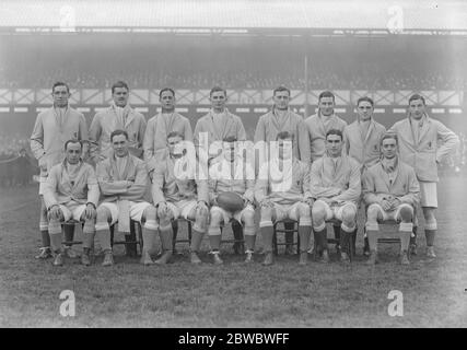 Oxford batte cambridge dans une grande lutte de rugby à Twickenham l'équipe de Cambridge 10 décembre 1924 Banque D'Images