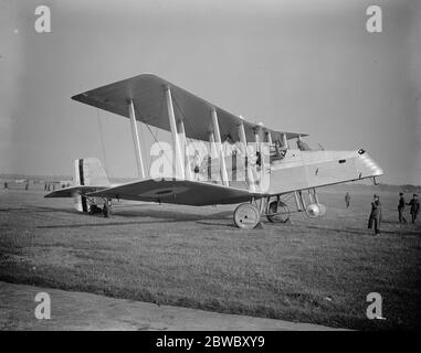 Tous les transporteurs aériens de Mail ont été complétés pour le British postal Service testé à l'aérodrome de Norwich . Une vue générale du nouveau transporteur aérien de courrier . 19 septembre 1923 Banque D'Images