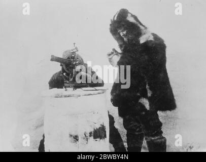 Tentative audacieuse de dériver à travers la mer polaire . Enfermé dans la glace pour vingt-quatre mois . Faire des observations dans une tempreture de 40 degrés en dessous de zéro . Expédition « maud » le 1er janvier 1926 Banque D'Images