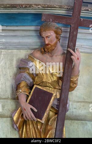 Jésus avec une statue de la Croix à la chaire dans l'église notre-Dame de Jérusalem à Trski Vrh à Krapina, Croatie Banque D'Images