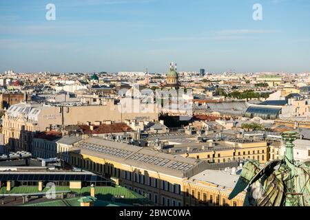 Paysage urbain de la vieille ville de Saint-Pétersbourg, vue aérienne de la cathédrale Saint-Isaac (ou Isaakievski Sobor), à Saint-Pétersbourg, Russie. Banque D'Images