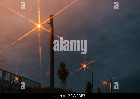 lumière de rue unique la nuit au pont Banque D'Images