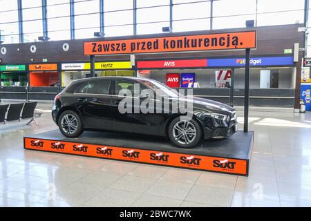 Gdansk, Pologne 29 mai 2020 SIXT stand de location de voitures avec une Mercedes est vu à l'aéroport Lech Walesa de Gdansk, Pologne le 29 mai 2020 © Vadim Pacajev / Alay Live News Banque D'Images