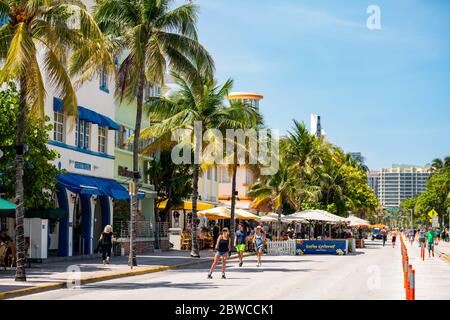 Miami Beach rouvre pendant la phase pandémique 1 de Covid 19 des hôtels et restaurants d'Ocean Drive Banque D'Images