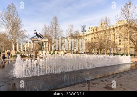 L'occupation allemande controversée memorial à Budapest avec une fontaine Banque D'Images