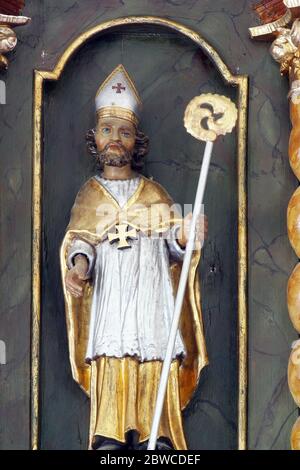 Saint Blaise, statue sur le haut autel de l'église paroissiale Saint-Pierre à Sveti Peter Mreznicki, Croatie Banque D'Images