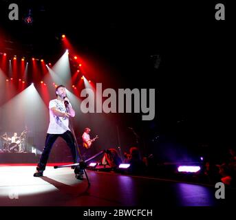 Le chanteur Paul Rodgers joue avec Bad Company à la Seminole Hard Rock Live Arena à Hollywood, Floride. Banque D'Images