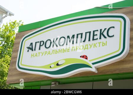 Anapa, Russie - 30 mai 2020 : panneau « Agrocomplexe ». Produits naturels au magasin du plus grand producteur de produits agricoles du Terr Krasnodar Banque D'Images