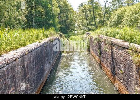 22 l'écluse historique sur le canal désarroi et le canal de Dilham dans la campagne de Norfolk Banque D'Images