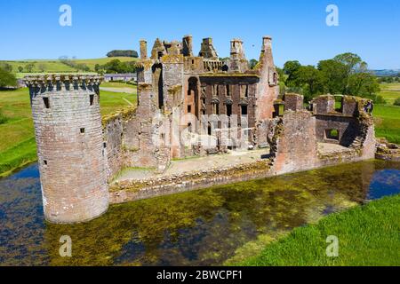 Vue aérienne du château de Caerlaverock à Dumfries et Galloway, Écosse, Royaume-Uni Banque D'Images