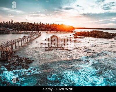 Vue sur le coucher du soleil dans Cloud 9 siargao Banque D'Images