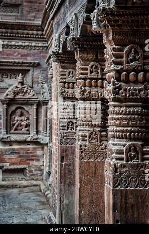 De beaux détails dans la cour de Sundari Chowk, dans le complexe du Palais Royal de Patan à la place Patan Durbar - Lalitpur, Népal Banque D'Images