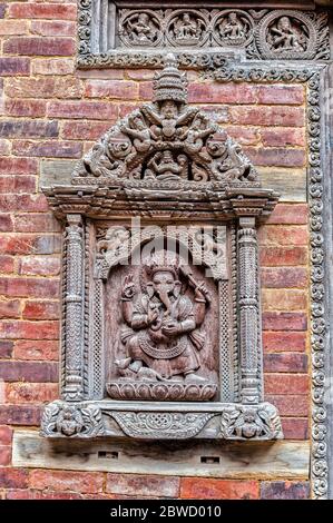 De beaux détails dans la cour de Sundari Chowk, dans le complexe du Palais Royal de Patan à la place Patan Durbar - Lalitpur, Népal Banque D'Images