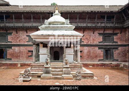 Cour de Keshav Narayan Chowk dans le complexe du Palais Royal de Patan sur la place Patan Durbar - Népal Banque D'Images