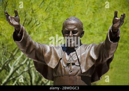 Statue du Pape Jean-Paul 11, Piper Plaza, basilique Sainte-Marie, Phoenix, Arizona, États-Unis Banque D'Images