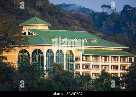 Petit matin, lumière sur le complexe Gamboa Rainforest et la forêt tropicale dans le parc national de Soberania, Gamboa, province de Colon, République du Panama Banque D'Images