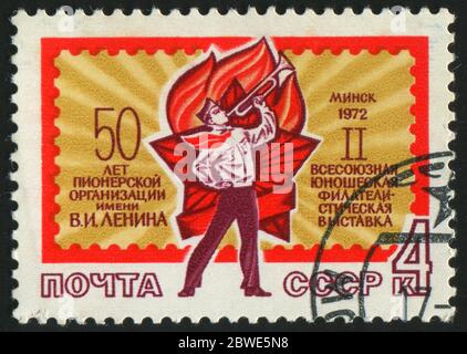 RUSSIE - VERS 1972 : timbre imprimé par la Russie, montre Pioneer, vers 1972. Banque D'Images