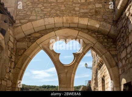 Basilique de St-Sauveur à la ville de pèlerinage de Rocamadour, cité épiscopale et sanctuaire de la Bienheureuse Vierge Marie, Lot, Midi-Pyrénées, France Banque D'Images