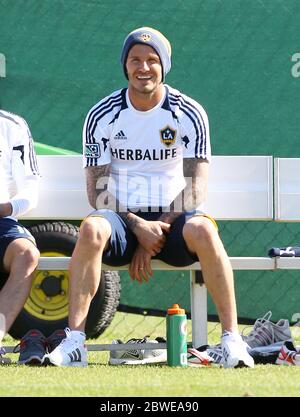 NON EXCLUSIF David Beckham regarde la Galaxie de Los Angeles dans un match d'avant-saison avec Chivas USA à Carson, Californie. Crédit obligatoire ©Headlinephoto.co.uk Los Angeles +1 (818) 641-7413 Londres +44 7807640553 photos@headlinephoto.co.uk http://www.headlinephoto.co.uk Banque D'Images