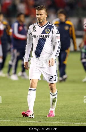 David Beckham porte des chaussures de football roses avec des noms d'enfants sur eux alors qu'il est venu comme un substitut à la défaite de LA Galaxy en 1-0 à Chivas USA, Carson, Californie. 19 mai 2012 Banque D'Images