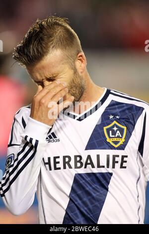 David Beckham porte des chaussures de football roses avec des noms d'enfants sur eux alors qu'il est venu comme un substitut à la défaite de LA Galaxy en 1-0 à Chivas USA, Carson, Californie. 19 mai 2012 Banque D'Images