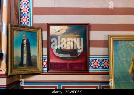 Un petit tableau de la décapitation de Jean-Baptiste. Une des œuvres d'art de l'église Saint-Nicolas à Vilnius, en Lituanie. Banque D'Images