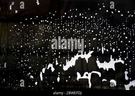 Mouvement de la mousse savon nettoyage lavage de voiture sur le verre du véhicule à l'extérieur de la Thaïlande Banque D'Images