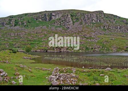 Lac avec montagnes en arrière-plan dans le parc national de Killarney, Irlande Banque D'Images