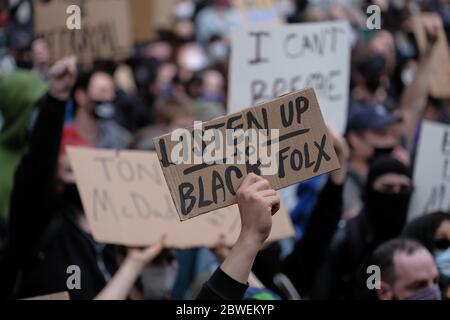 Portland, États-Unis. 31 mai 2020. Les manifestants de George Floyd se préparent à marcher du parc Laurelhurst au bureau du shérif du comté de Multnomah le troisième jour d'action à Portland, en Oregon, le 30 mai 2020. (Photo par Alex Milan Tracy/Sipa USA) crédit: SIPA USA/Alay Live News Banque D'Images