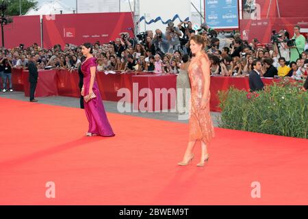 VENISE, ITALIE - SEPTEMBRE 02 : Stella Schnabel et Hiam Abbass assistent à la première « Miral » lors du 67ème Festival du film de Venise le 2 septembre 2010 Banque D'Images