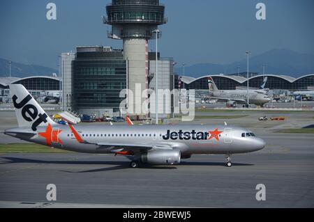 Hong Kong, Chine - 28 novembre 2016 : avion Jetstar Airways sur piste à l'aéroport international de Hong Kong Chek Lap Kok Banque D'Images