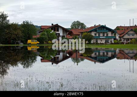 Inondation de Chiemsee juin 2013, Bernau, Chiemgau, haute-Bavière, Allemagne, Europe Banque D'Images