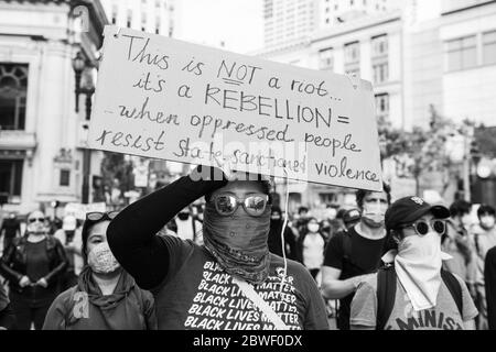 San Francisco, Californie 31 mai 2020. Les manifestants marchaient vers l'hôtel de ville de San Francisco, Californie, le 31 mai 2020, lors de la manifestation après la mort de George Floyd. Crédit : Chris Tuite/espace d'image/Punch média/Alamy Live News Banque D'Images