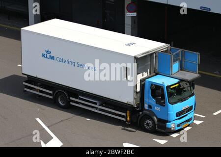 KLM Catering Services camion à l'aéroport d'Amsterdam Schiphol. Banque D'Images