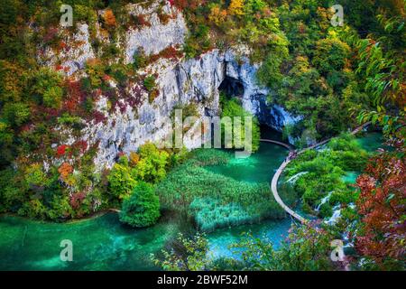 Parc national des lacs de Plitvice paysage d'automne en Croatie, vue aérienne sur le lac