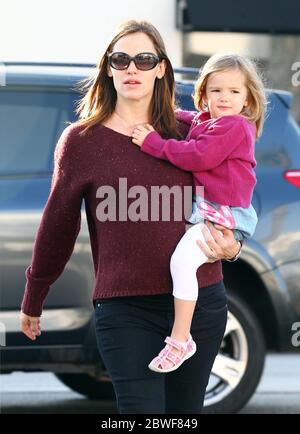 Ben Affleck et Jennifer Garner prennent Seraphina pour le petit déjeuner, Santa Monica, CA Banque D'Images