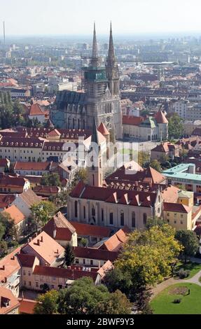 Cathédrale de l'Assomption de la Vierge Marie et église franciscaine de Saint François d'Assise sur Kaptol à Zagreb, Croatie Banque D'Images