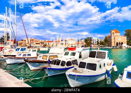 Îles traditionnelles idylliques picturales - Aegina , Golfe Saronique, Grèce Banque D'Images