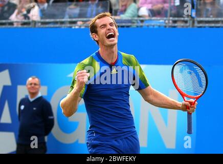 16 juin 2013 Andy Murray est présent à l'exposition de l'organisme de bienfaisance Rally for cancer aux championnats Aegon, Queens Club, Londres. Crédit : Headlinephoto +44 (0)7794 378575 www.headlinephoto.co.uk photos@headlinephoto.co.uk Banque D'Images