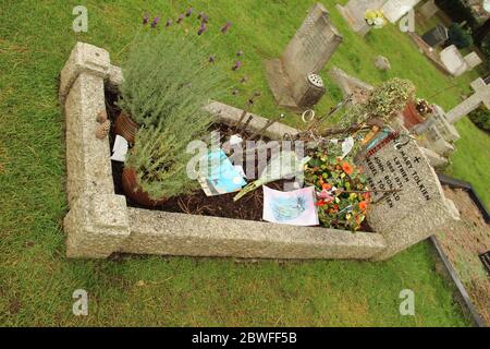 Tombe de JRR Tolkien, auteur de la trilogie Lord of the Rings et du Hobbit, avec son épouse Edith Mary Tolkien, à Oxford, au Royaume-Uni. Banque D'Images