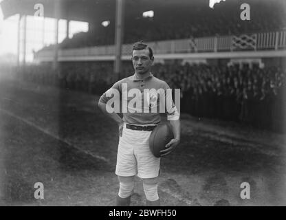 International Rugby France contre pays de Galles à Swansea , St Helens Rugby and Cricket Ground R Lasserre , qui a été capitaine de la côte française du 24 au 24 février 1923 Banque D'Images