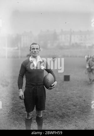 International Rugby France contre pays de Galles à Swanseas , St Helens Rugby et Cricket Ground dans lequel les gallois ont remporté le capitaine gallois Tom Parker 24 février 1923 Banque D'Images