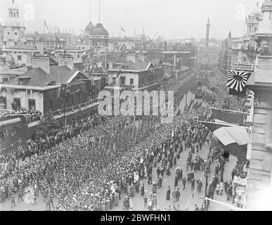 La Grande victoire Mars . Troupes britanniques passant par Whitehall en direction de Trafalgar Square . 19 juillet 1919 Banque D'Images